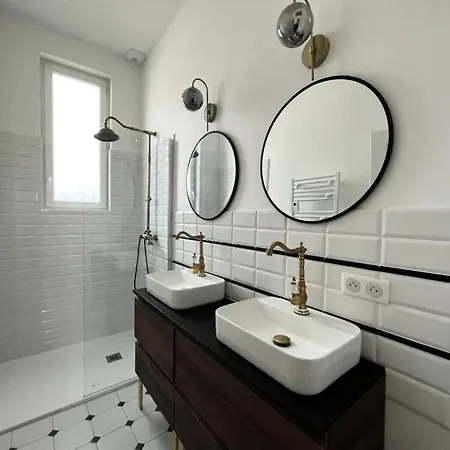 Villa Résidence 401-arcachon - Maison Familiale De Charme Avec Jardin, à Deux Pas De La De Joigny Mae-8871 *